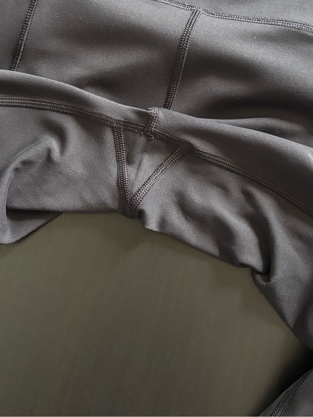 Lululemon In Movement Crop *Everlux 19" in Black - Picture 3 of 4